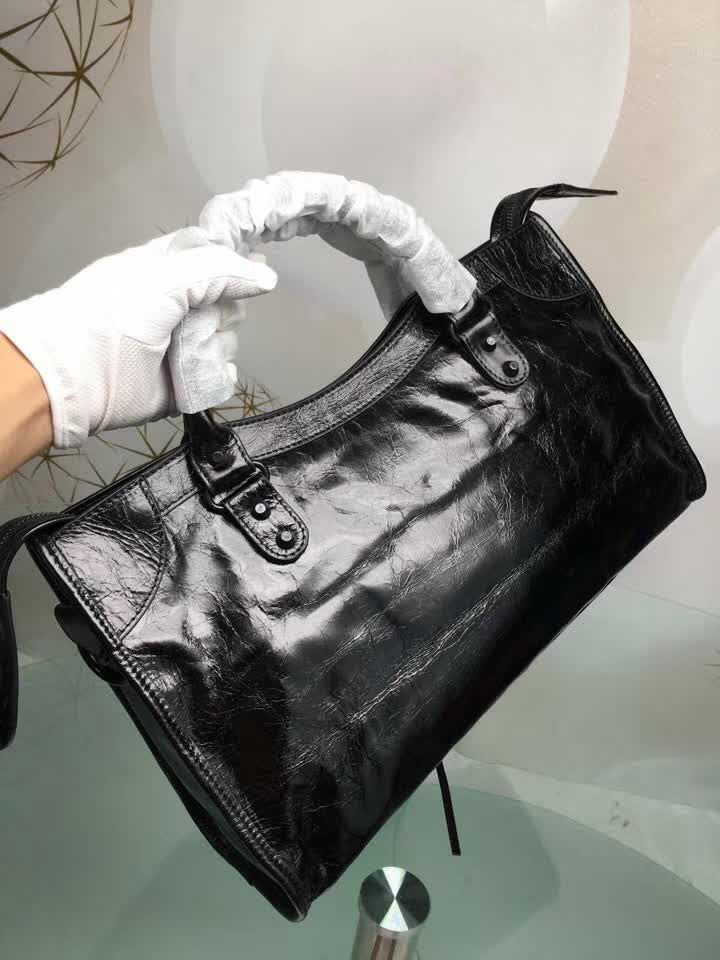 BALENCIAG巴黎世家 經典款 義大利進口原版油蠟頭層牛皮 古銅釘黑色 時尚百搭 手提肩背斜挎包  BL1309